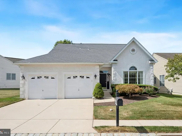 69 S Valentine Dr, Garnet Valley, PA 19060