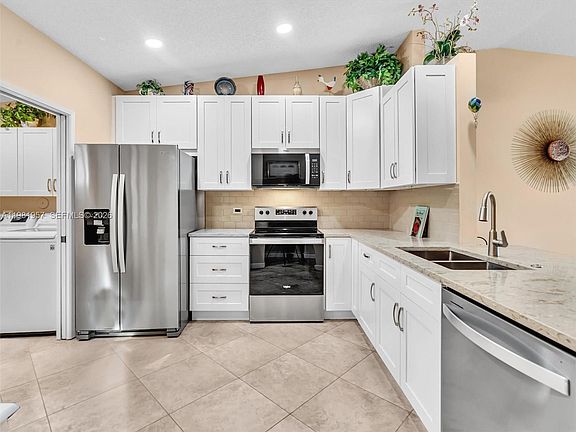 5th image of 8111 Songbird Ter #B