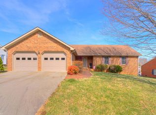 630 Dee Dee Dr, Christiansburg, VA 24073