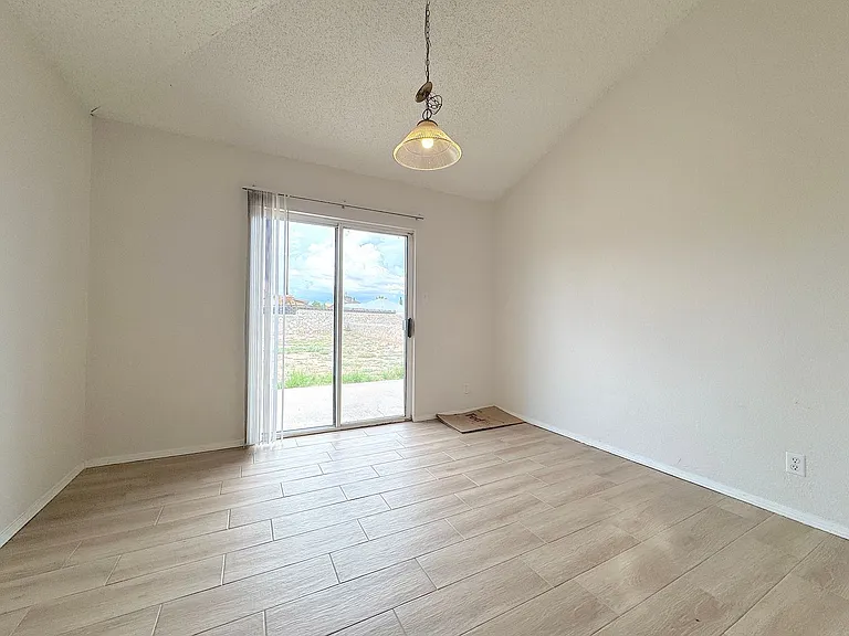 11813 Kings Arms Ct — Photo 6