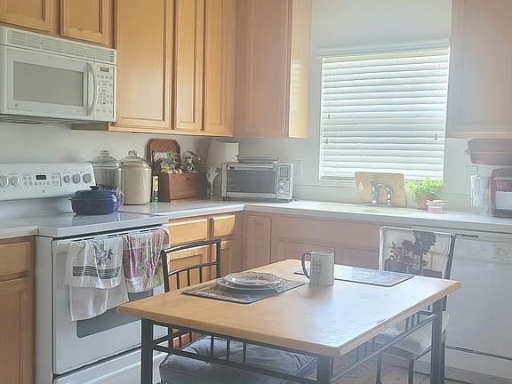 2nd image of 2061 Cypress Bay Blvd