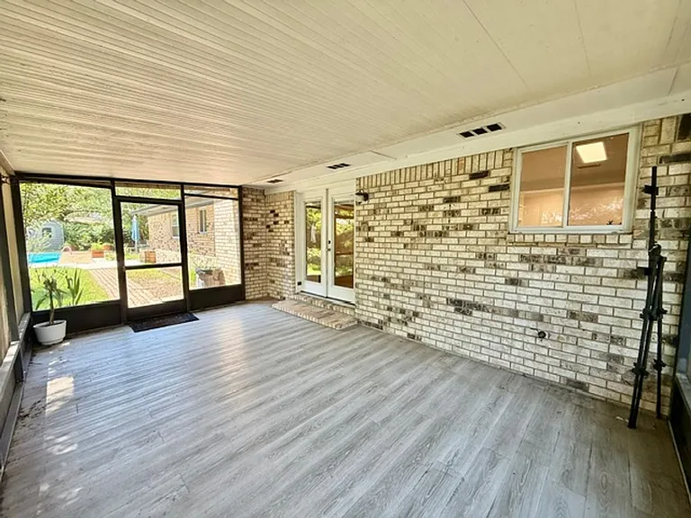 203 Hastings Ct — Photo 40