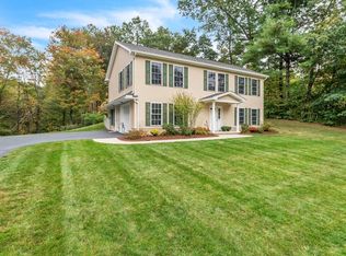 26 Hillside Meadows Dr, Southampton, MA 01073