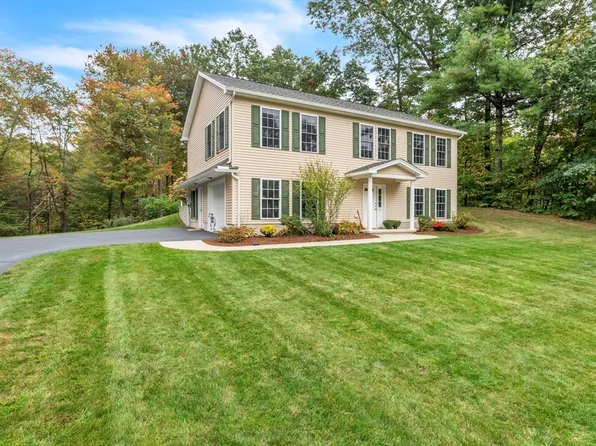 26 Hillside Meadows Dr, Southampton, MA 01073