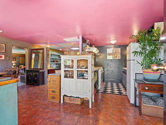 3rd image of 605 Noble Pl NE