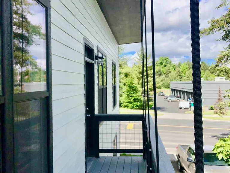 1108 S Main St — Photo 16