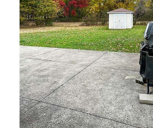 2nd image of 472 Jeannette Dr
