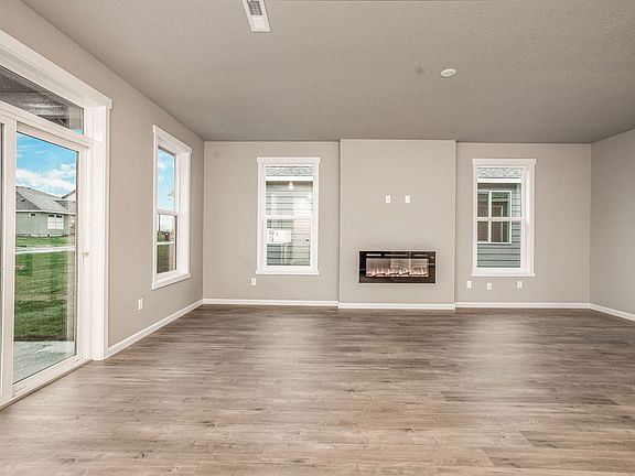 5th image of 739 I St NE