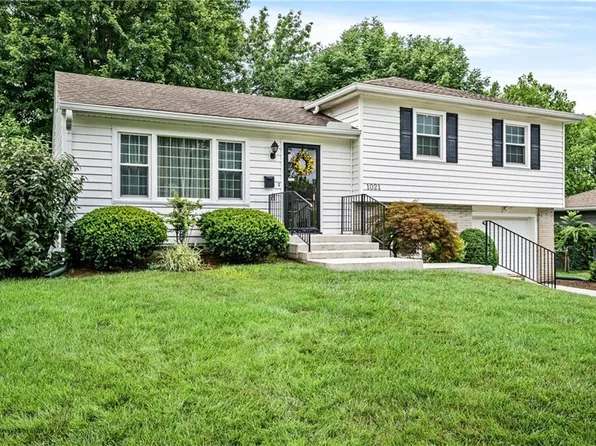 1021 E Lakeview Ave, Olathe, KS 66061