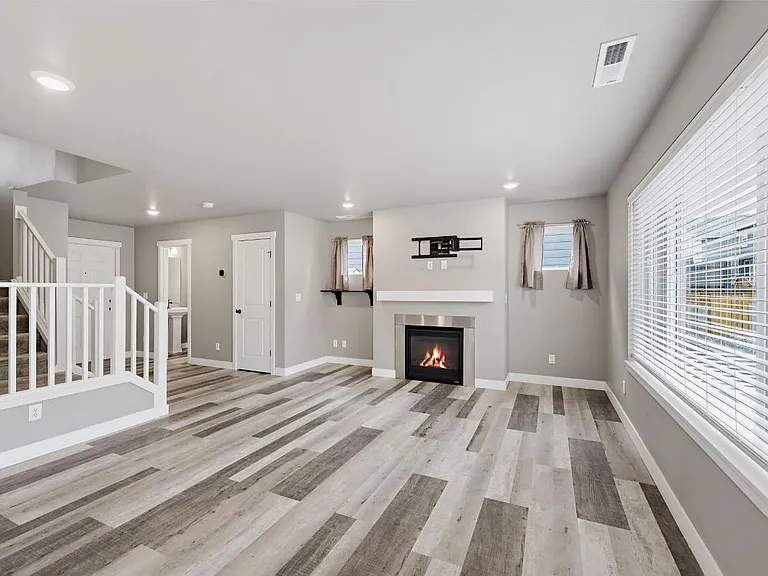 831 Burwood St SE — Photo 7