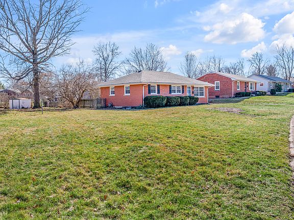 3rd image of 2400 Maplewood Dr