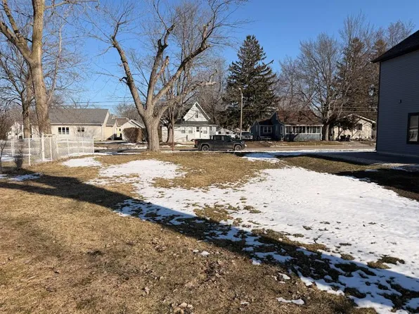 310 Edgell St, South Haven, MI 49090