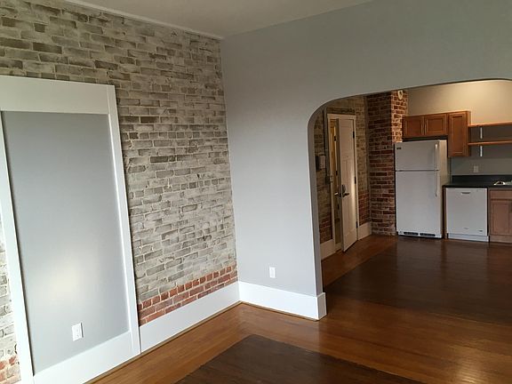 3rd image of 805 W Chisholm St