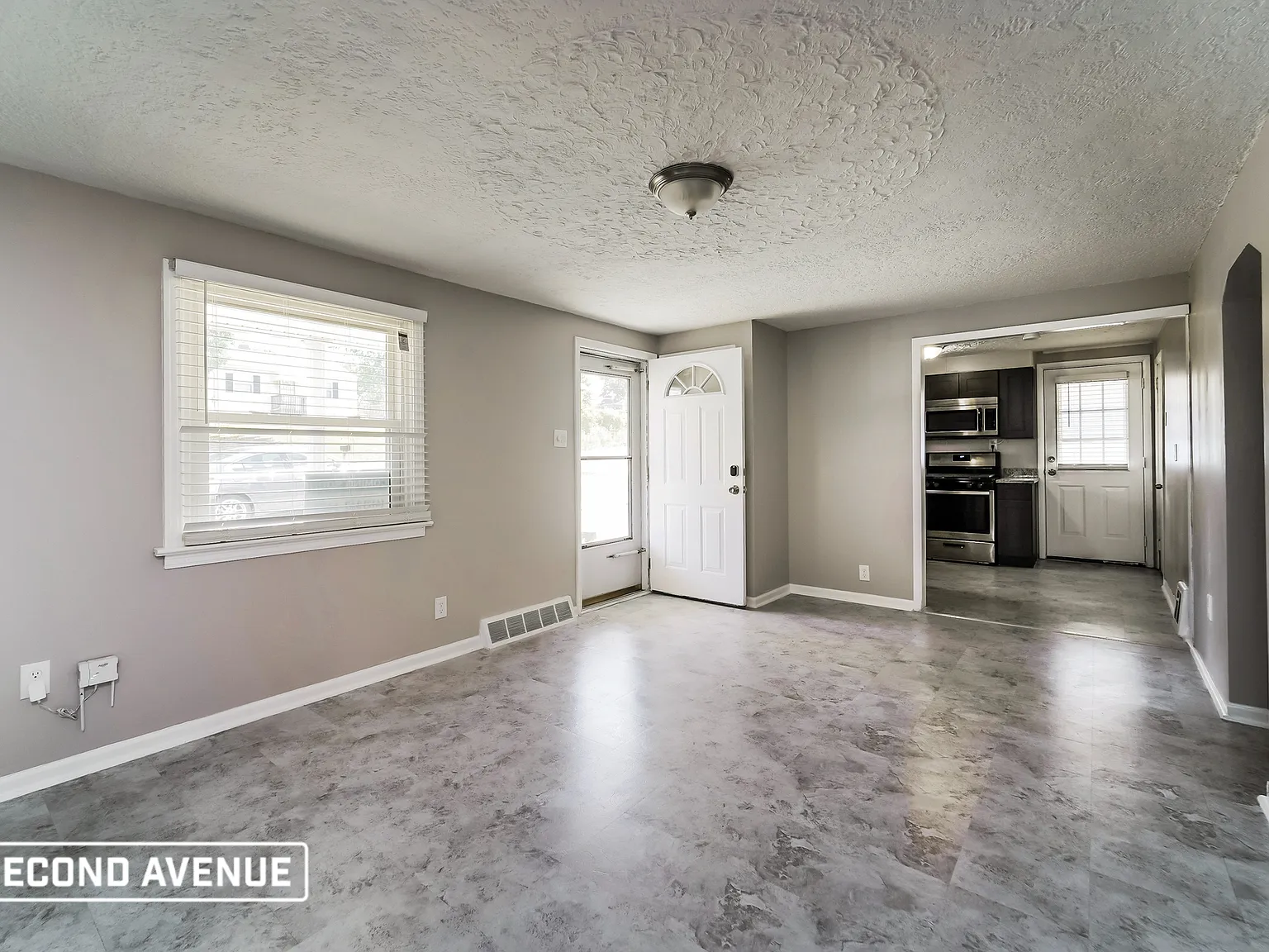 3 bed, 2.0 bath, 900 sqft, $1,395 — Photo 2