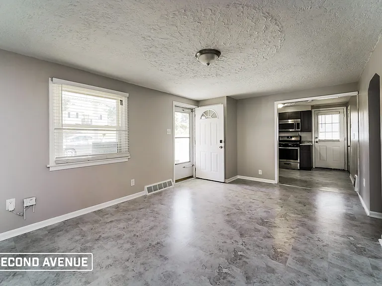 2210 Guffey Rd — Photo 2