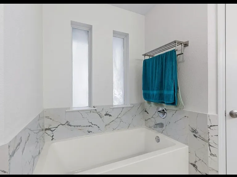 1132 Kensington Ct — Photo 7