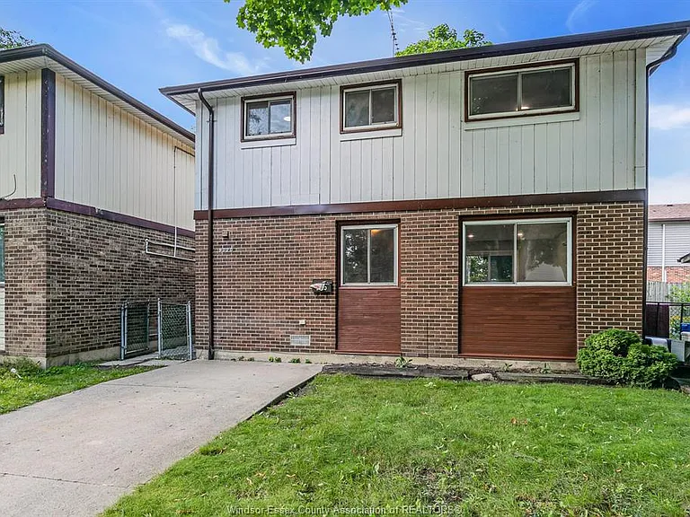 9020 Conway Ct — Photo 3