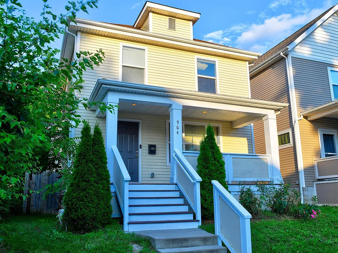 3 bed, 1.5 bath, 1186 sqft, $1,750 — Photo 1