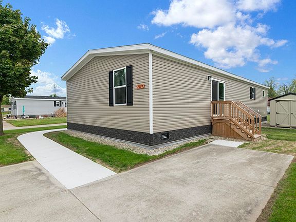 3rd image of 7197 Mapleview Cir W