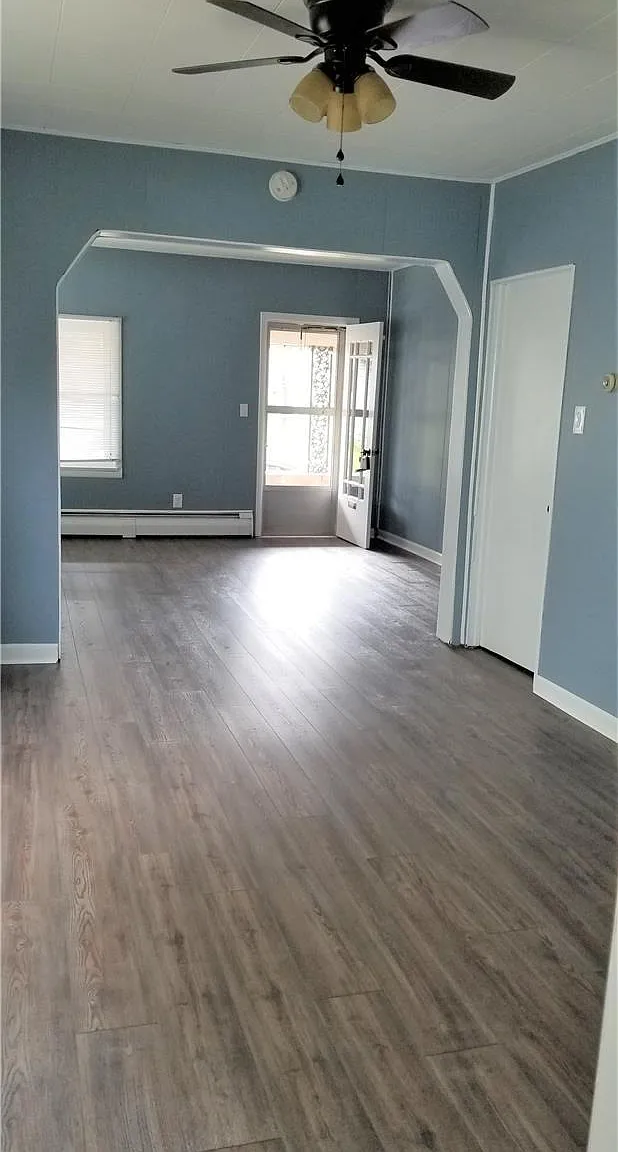 3 bed, 1.0 bath, 1364 sqft, $1,595 — Photo 3