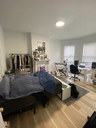 2 bed, 900 sqft, $4,215 — Photo 2