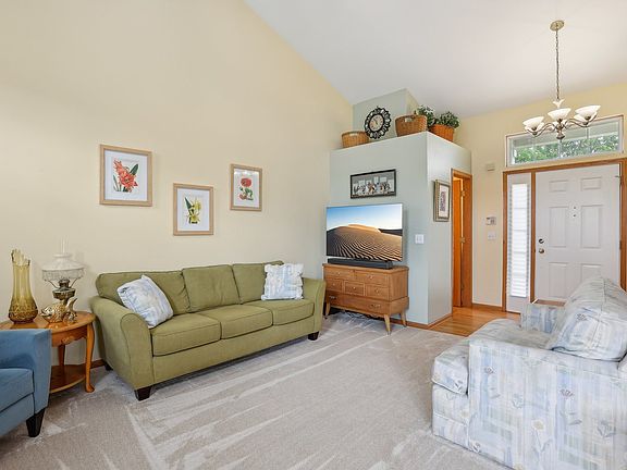 5th image of 1011 Blackburn Dr