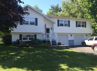 26 Hilton Dr, South Glens Falls, NY 12803