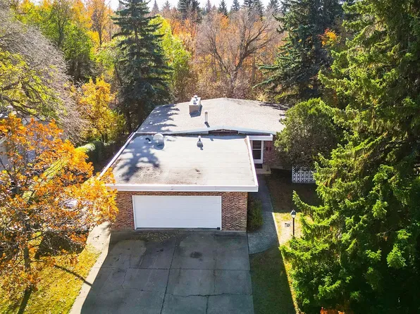 13 Valleyview Cres NW, Edmonton, AB T5R 5S5