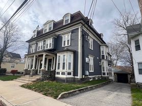 57 Pleasant St, Woburn, MA