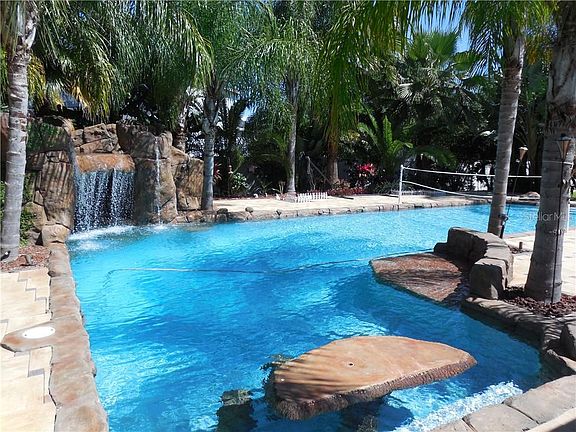 3rd image of 1205 Carriage Park Dr