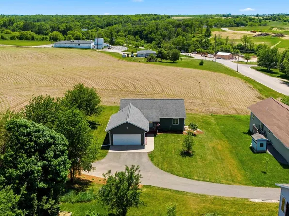 503 N Bennett Road, Dodgeville, WI 53533