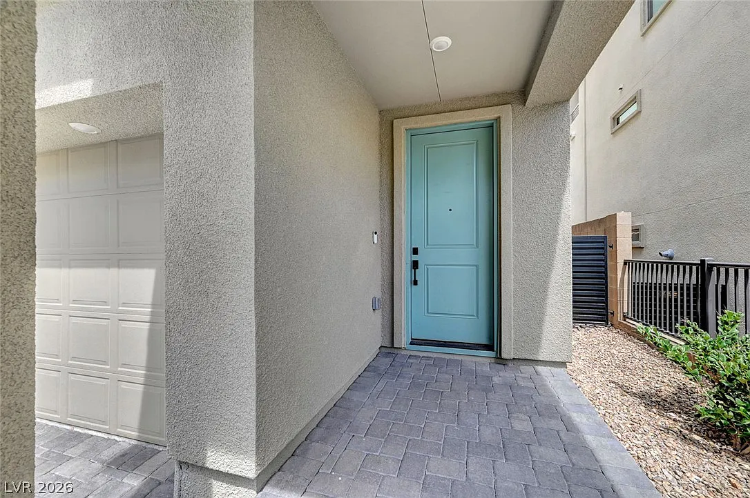 3 bed, 2.5 bath, 2387 sqft, $3,295 — Photo 2
