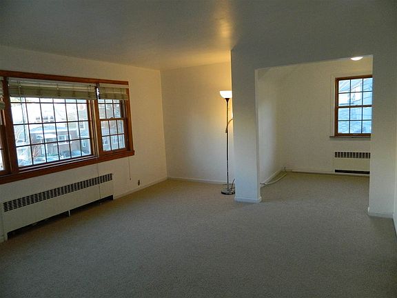 4th image of 81 Corbin Ave #2