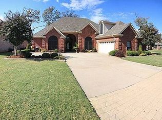 211 Marseille Dr, Maumelle, AR 72113