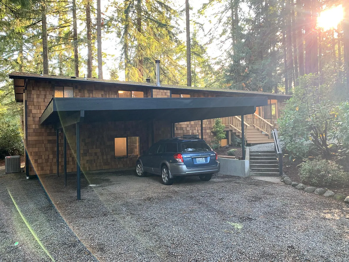 Carport parking space - 11116 110th St