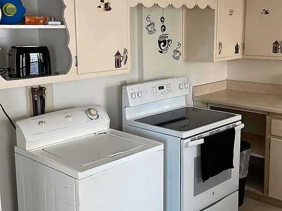 3rd image of 49 Saint Charles St