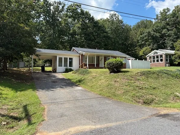 108 3rd St SE, Hildebran, NC 28637