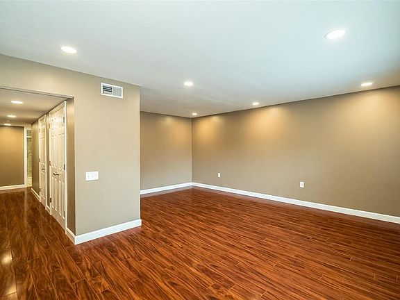 5th image of 3138 Roger Williams Dr #1