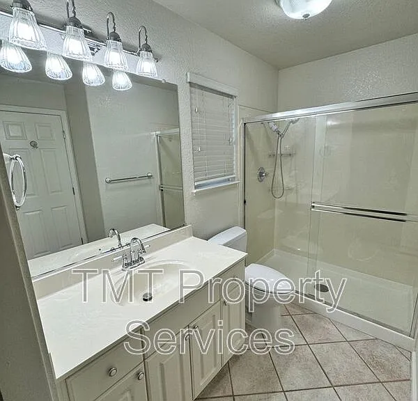204 Sapphire Ct — Photo 9
