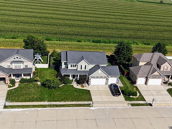 5th image of 208 Oakshire Dr E