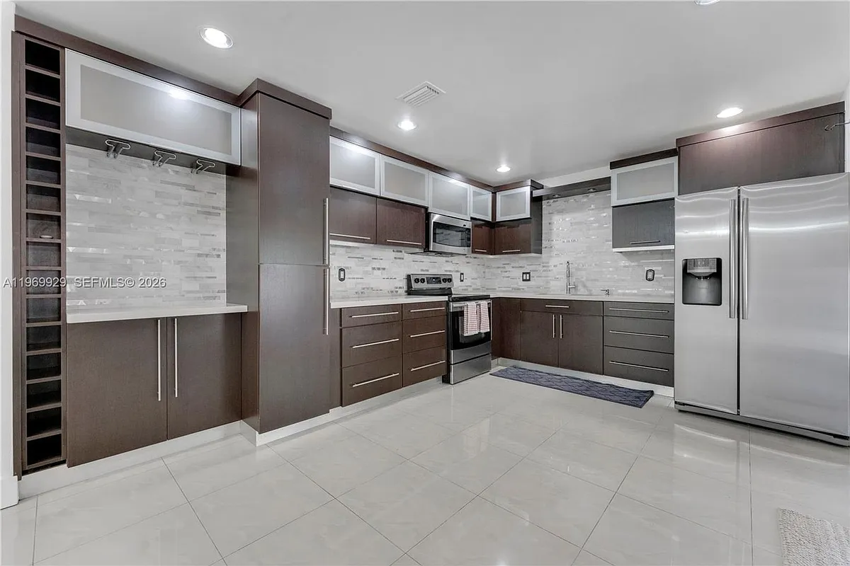 Building Photo - 9646 SW 151st Ave #1