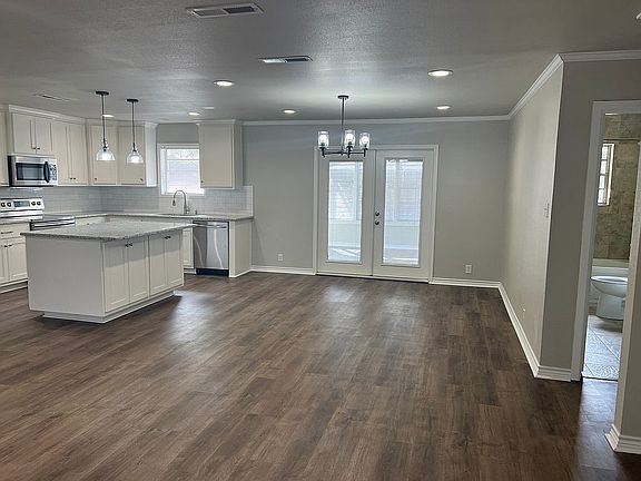 2nd image of 104 S Meadowbrook Dr