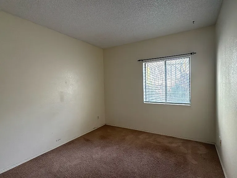 1041 Carmelita Dr — Photo 17