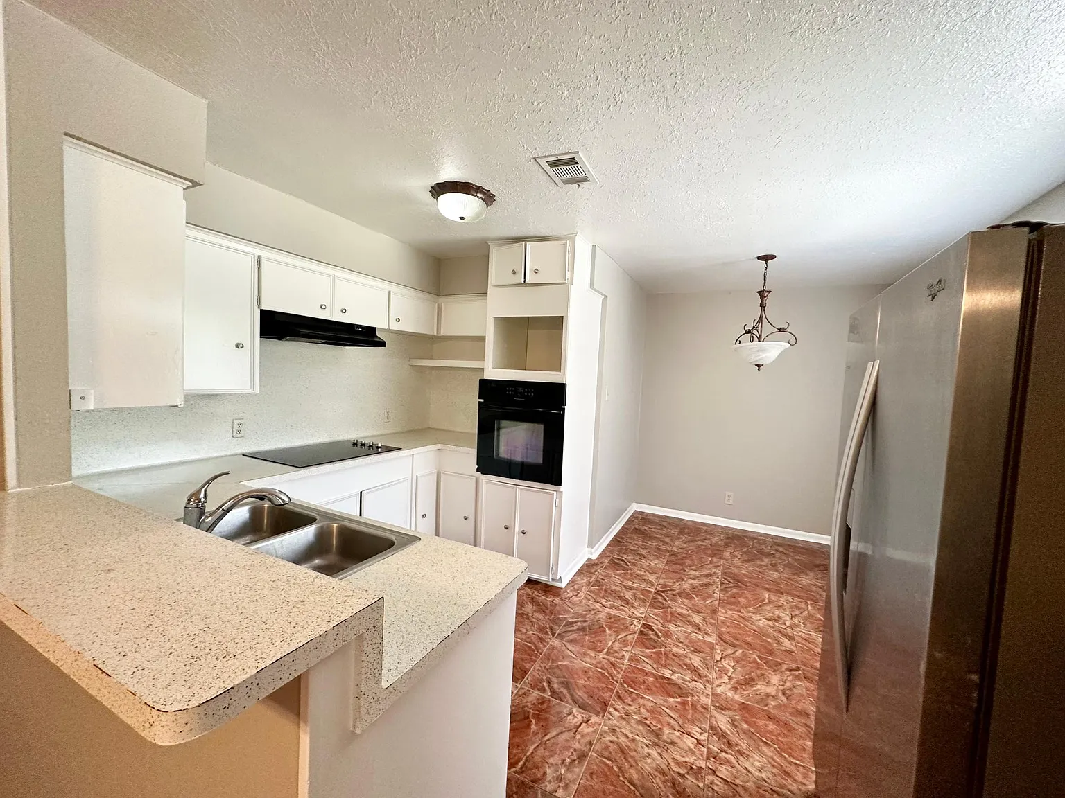 3 bed, 1.5 bath, 1416 sqft, $1,500 — Photo 2