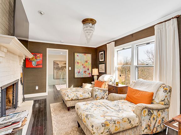 4th image of 1104 W River Hills Dr