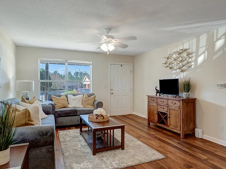 Regal Pointe Apartment Homes — Photo 10