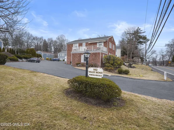 102 Valley Rd APT 23, Cos Cob, CT 06807