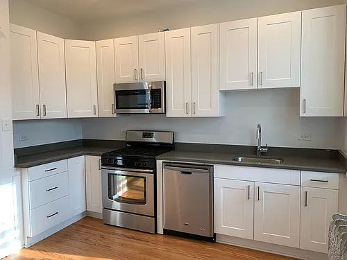 1041 W Barry Ave #3 Photo 1