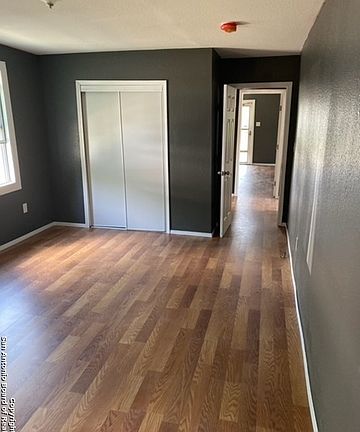 4th image of 1727 Peck Ave