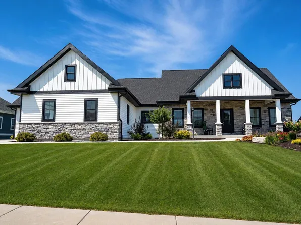 1045 Augusta Dr, Oregon, WI 53575